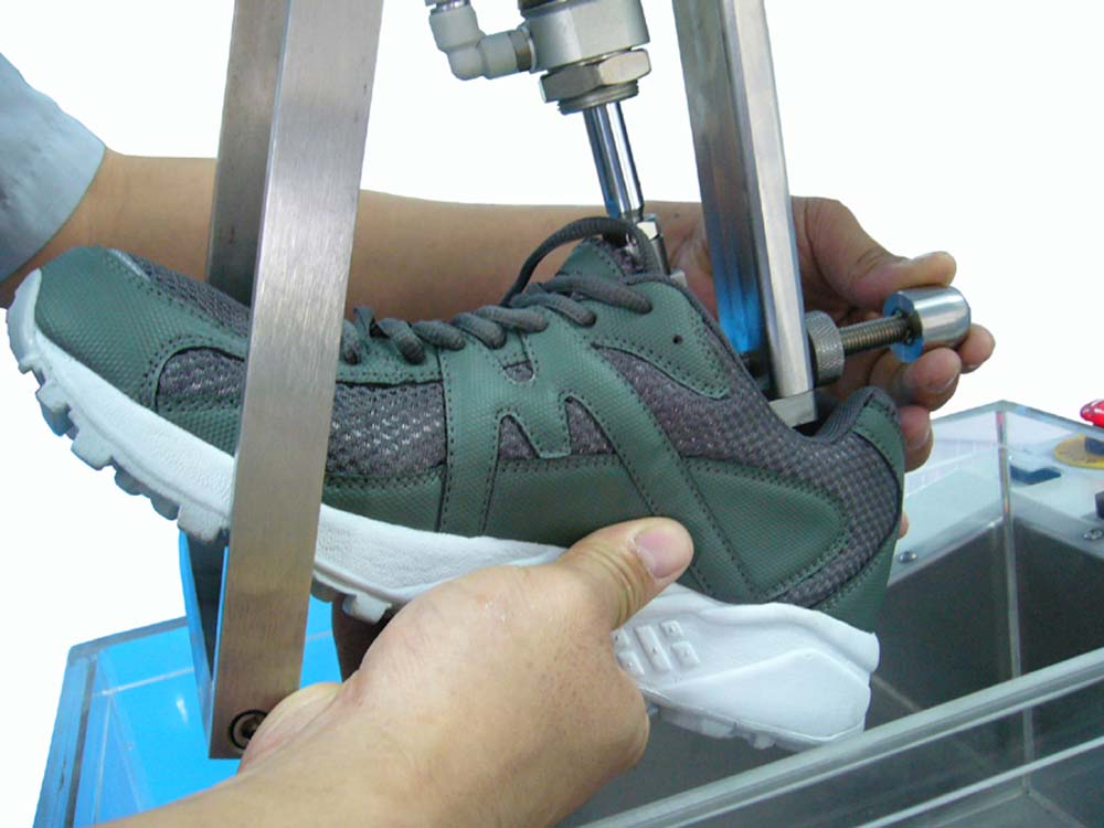 成品鞋曲折防水試驗機(起前跟)