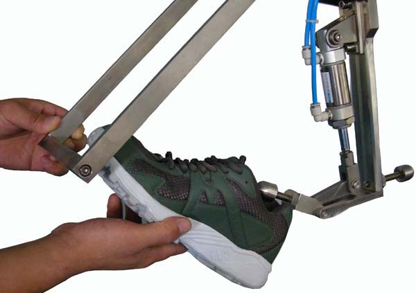 成品鞋曲折防水試驗機(起前跟)